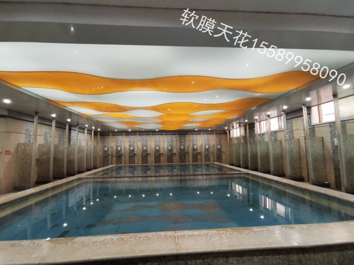 黄白波浪浴室膜吊顶
